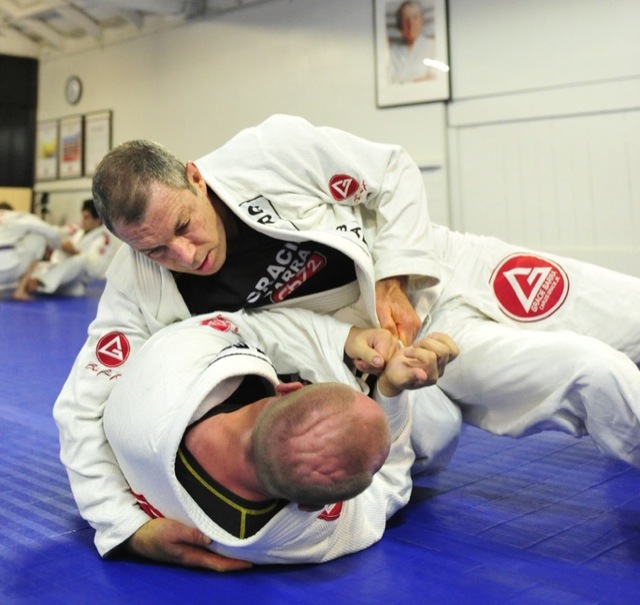 Carlos-Gracie-Jr-Training Jiu-Jitsu master Carlos Gracie training